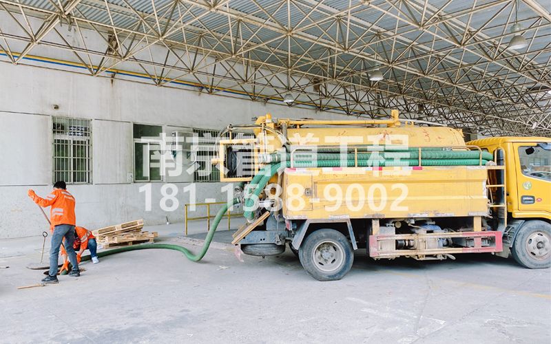 258中央商务区工厂抽污水