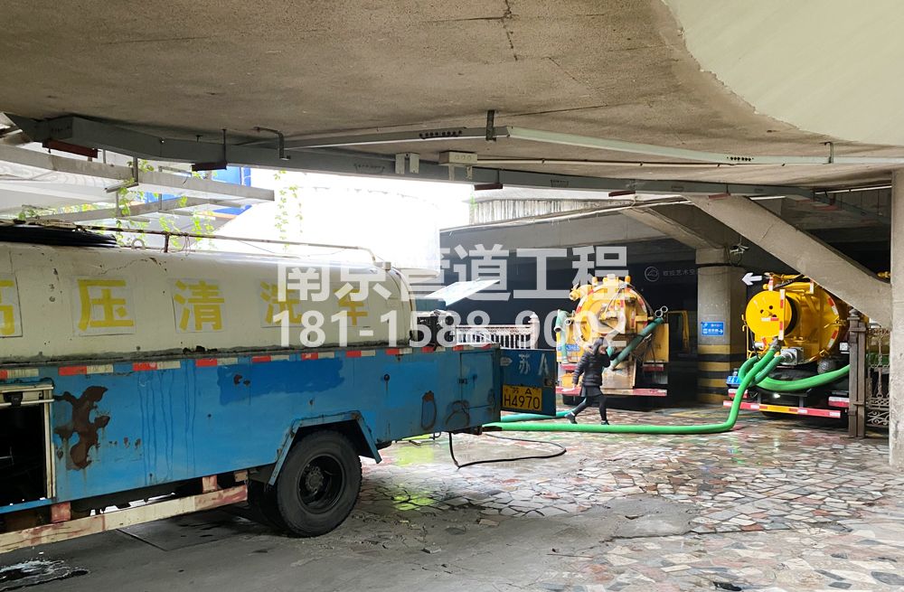 273中央商务区商场地下室污水清理